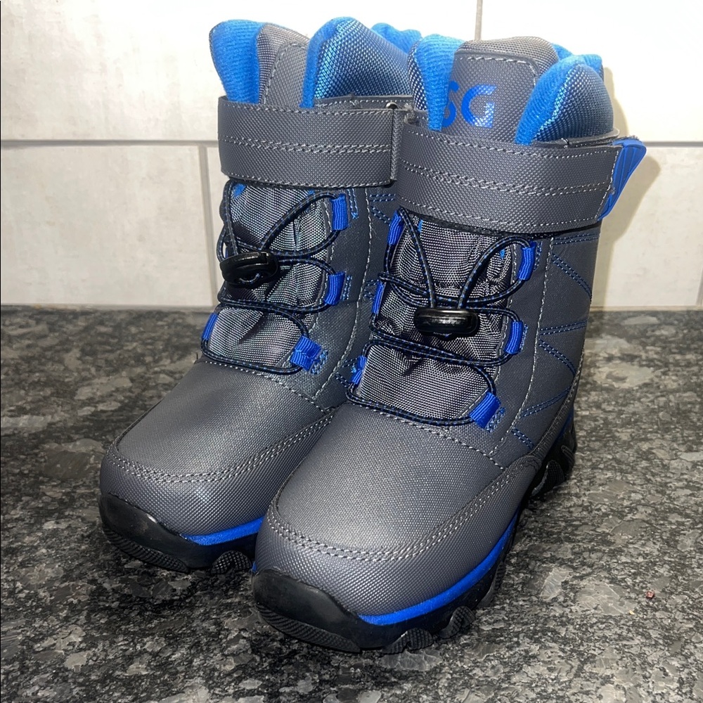 Size 12 DSG Kids Gray and Blue Winter Snow Boots.  NWOT